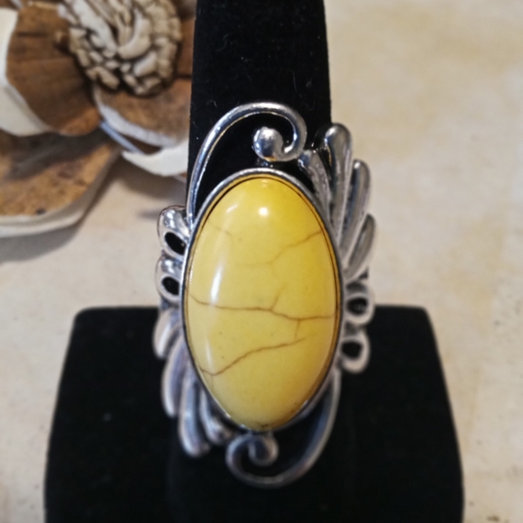 Paparazzi Yellow crackle stone Ring